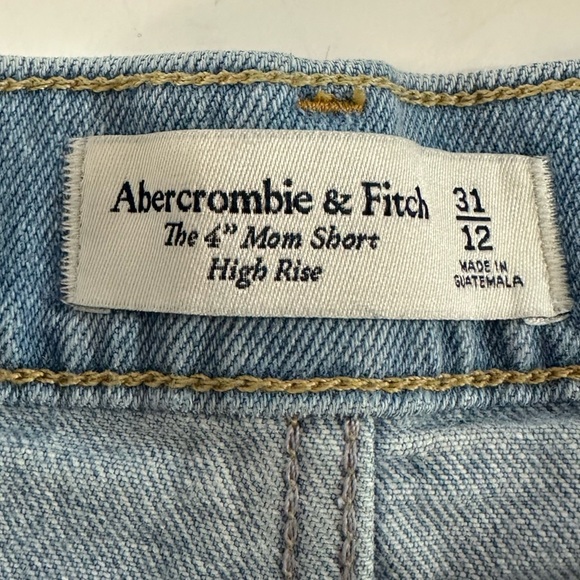 Abercrombie & Fitch The Mom Short 4” High Rise Distressed Light Wash Women 31 12 - Picture 2 of 3